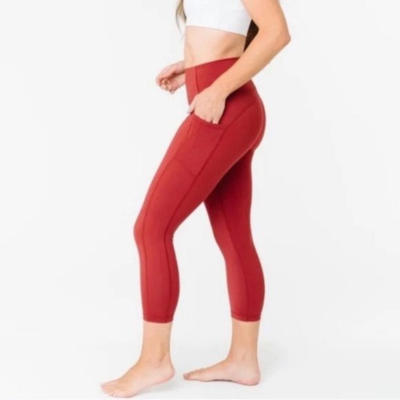 Zyia Active Red Pocket Brilliant Hi-Rise Capri Leggings - Picture 1 of 8